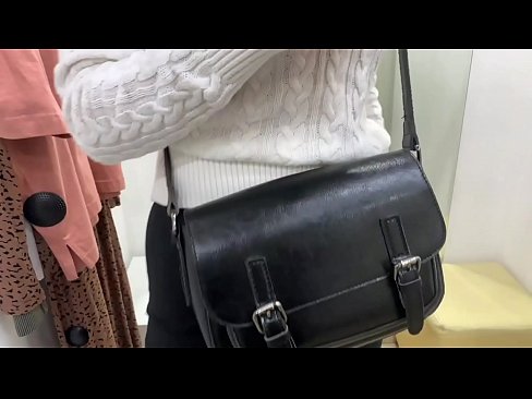 ❤️ Публічна мастурбація молодої сучки FeralBerry фалоімітатором у примірочній ❤ Порно у нас ﹏