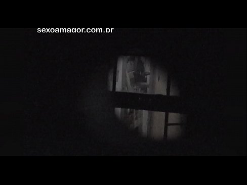 ❤️ Блонді таємно знімає на відео сусідський вуайерист, прихований за порожнистими цеглами ❤ Порно у нас ﹏