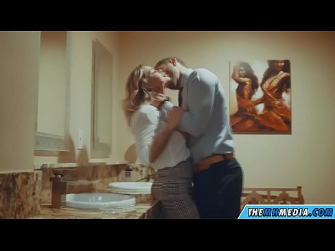 ❤️ Коли грудаста блондинка спокушає вас у громадському туалеті ❤ Порно у нас ﹏